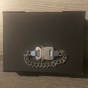 1017 ALYX 9SM hero braclet